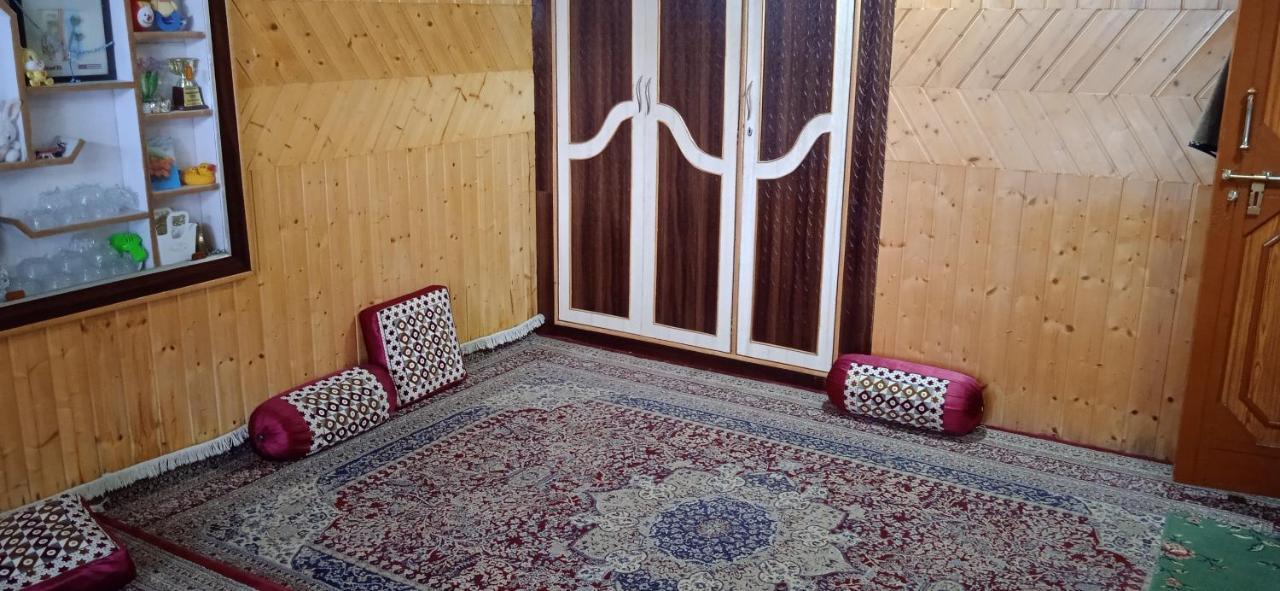 Bed and Breakfast Mir Manzil Srīnagar Esterno foto