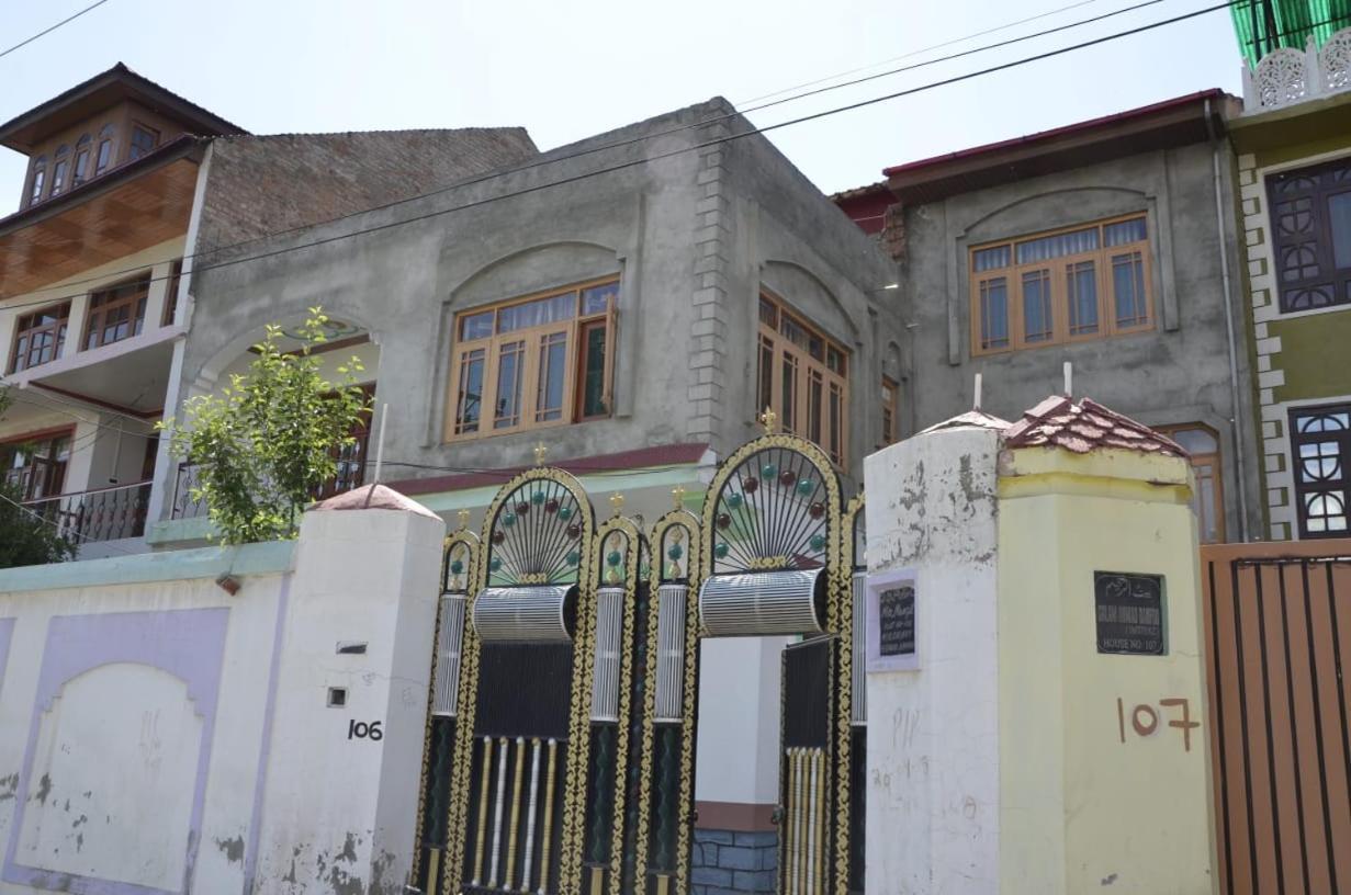 Bed and Breakfast Mir Manzil Srīnagar Esterno foto
