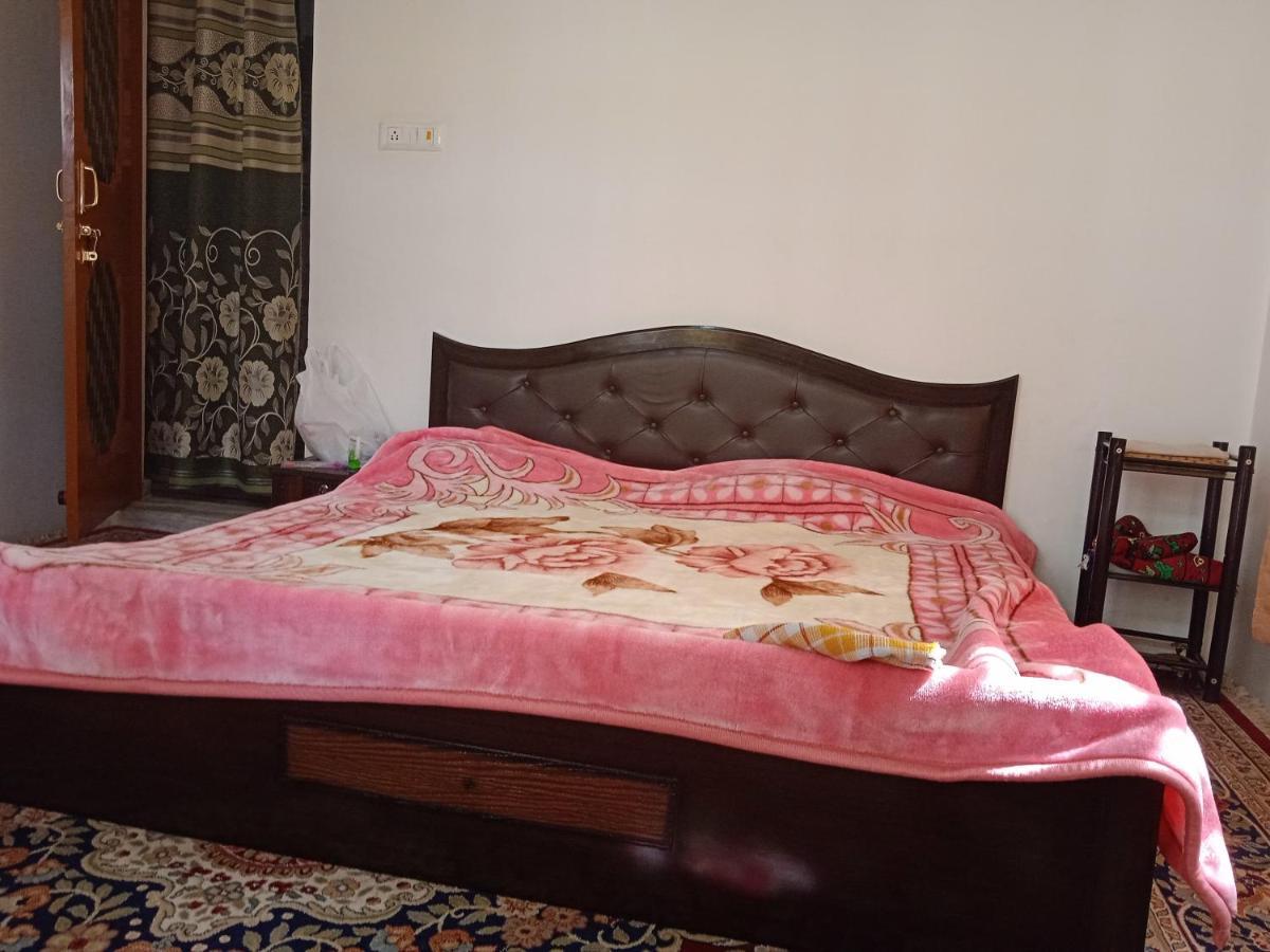Bed and Breakfast Mir Manzil Srīnagar Esterno foto